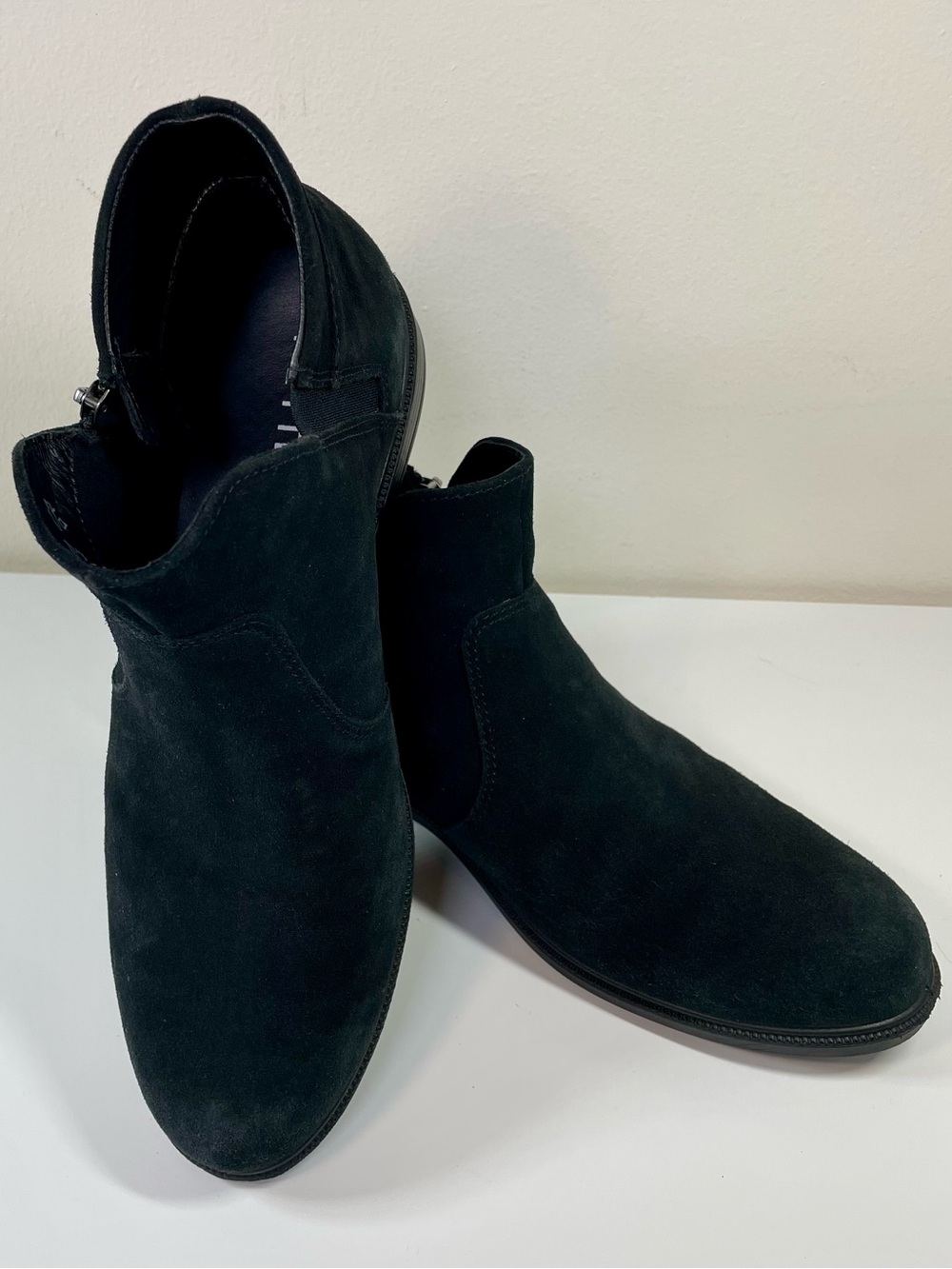 Hotter Ludlow Black Suede Ankle Boots Dual Zip Minimalist Comfort Bootie Sz 9.5